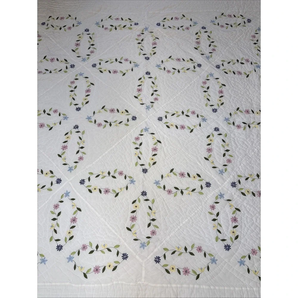 Embroidered Floral Wreath Full‎ Cream Quilt & Shams Scalloped Edge Cottagecore